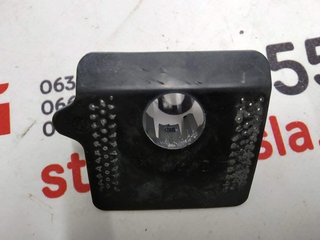 10 Кронштейн кріплення парктроніка S10 Tesla model S REST 1060007-00-C